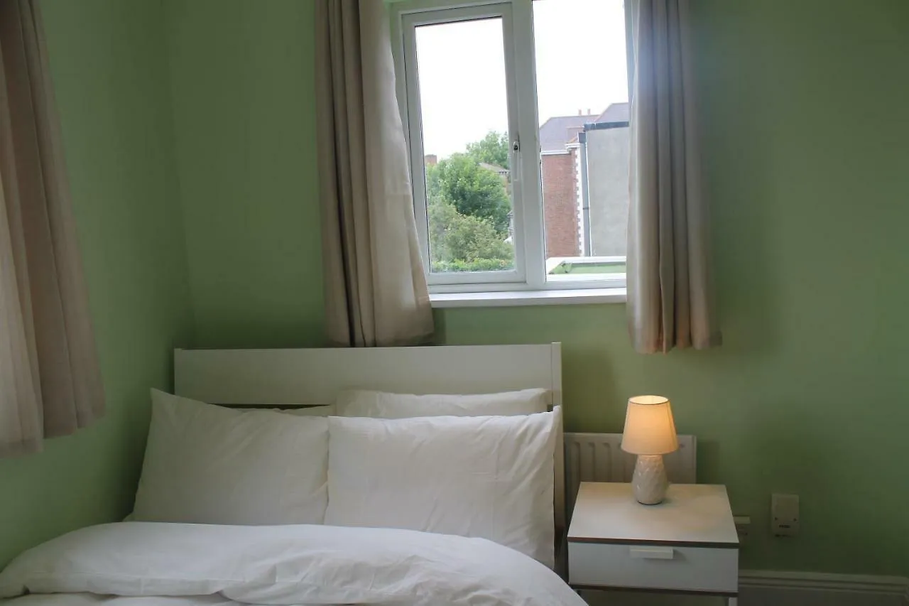 Sallymount Avenue House Hotel Dublin 0*,  Ireland